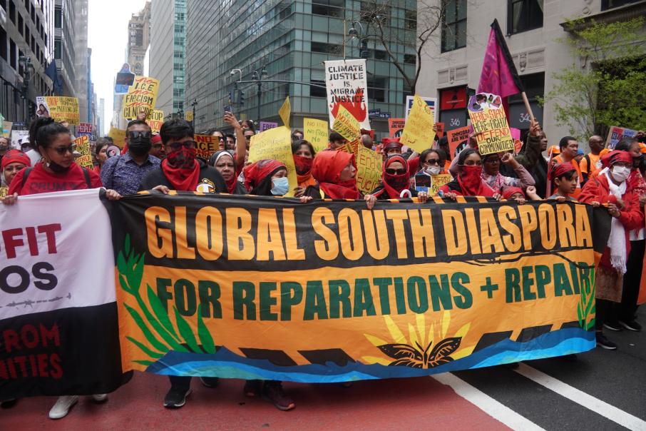 न्यु योर्कमा आप्रवासी र जलवायु न्यायको पक्षमा विशाल प्रदर्शन, ट्रम्प प्रशासनको नीतिको विरोधमा हजारौं उर्लिए